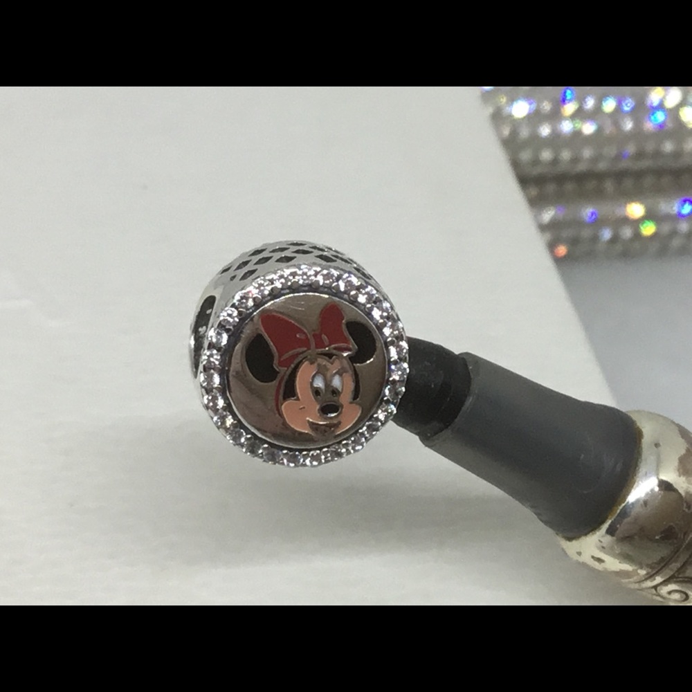 Pandora Disney Mistletoe Kisses Charm - Picture 4 of 4